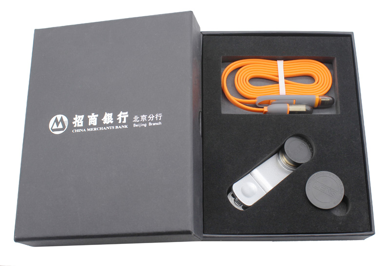 招商銀行北京分行定制款數(shù)據(jù)線、手機(jī)鏡頭